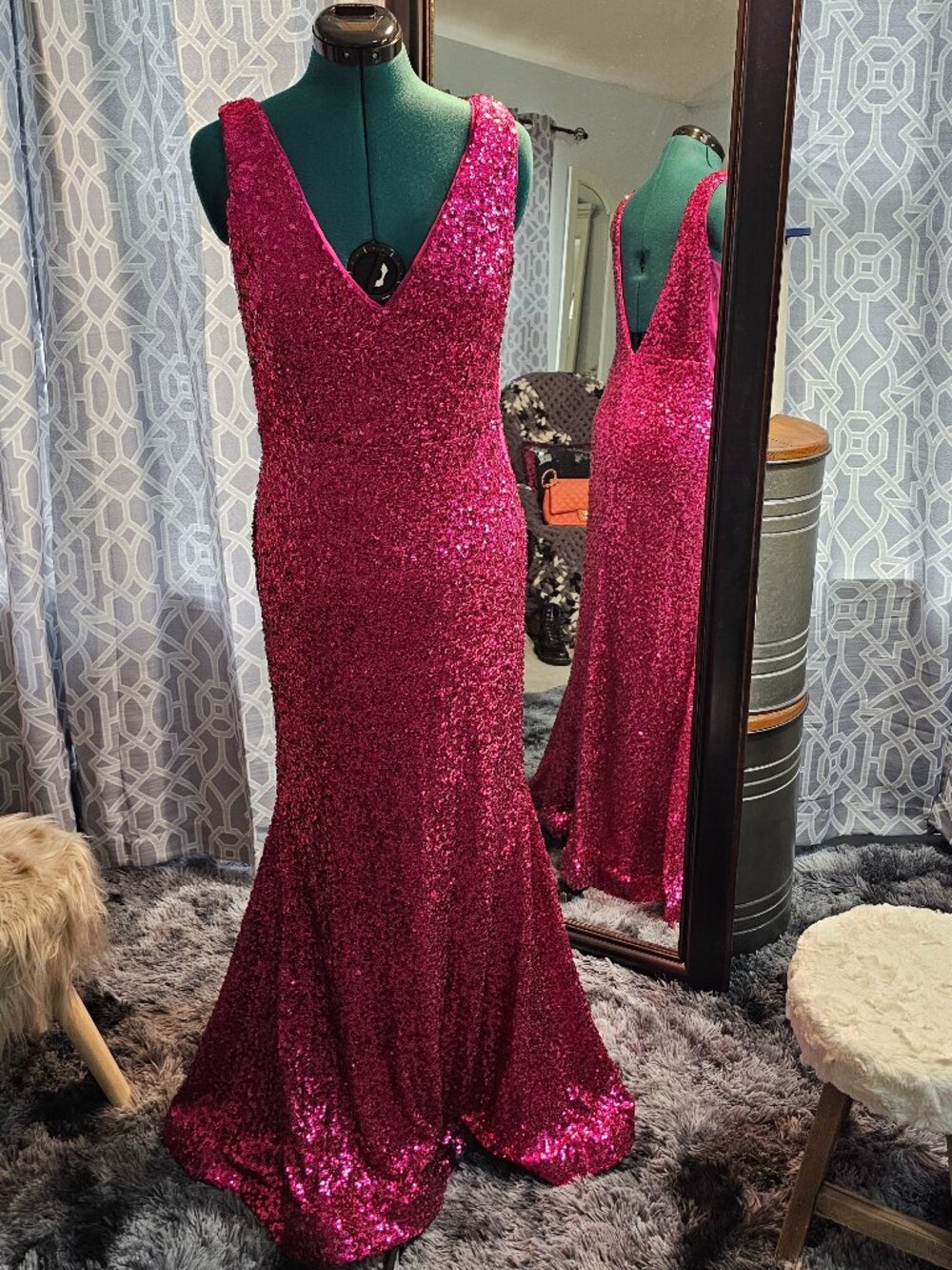 Morgan & Co Chloé Sequined Gown – Size 9 – Fuchsia A‑Line Formal Dress - Picture 3 of 7